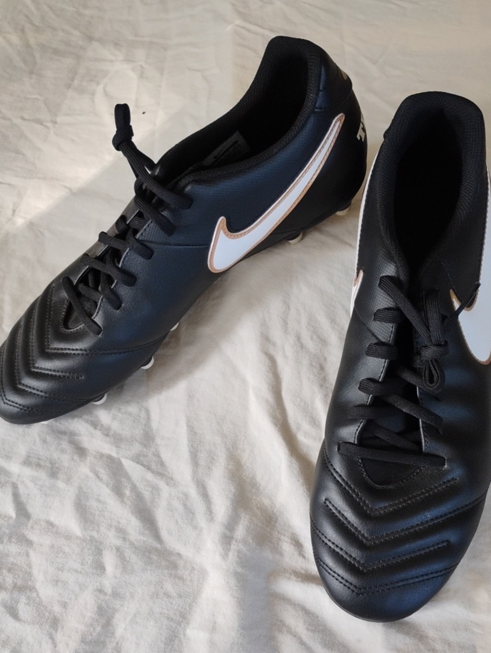 Nike Men’s Black Soccer Cleats Sz 11.5 with White Swoosh and Gold Trim